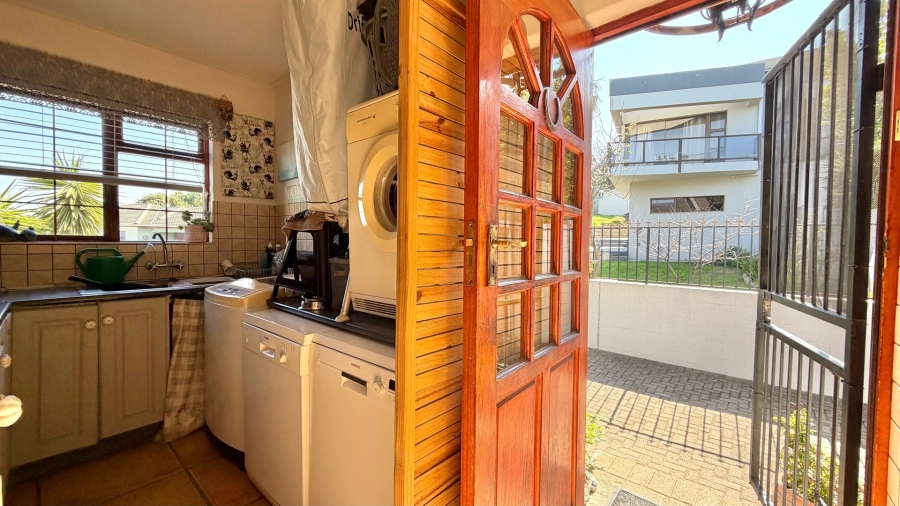 4 Bedroom Property for Sale in Heldervue Western Cape